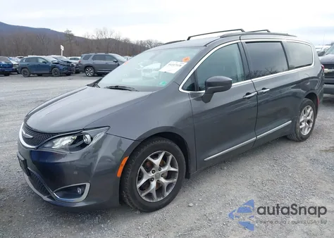 2017 Chrysler Pacifica Touring-L z USA, uszkodzony, nr VIN 2C4RC1BG4HR729442